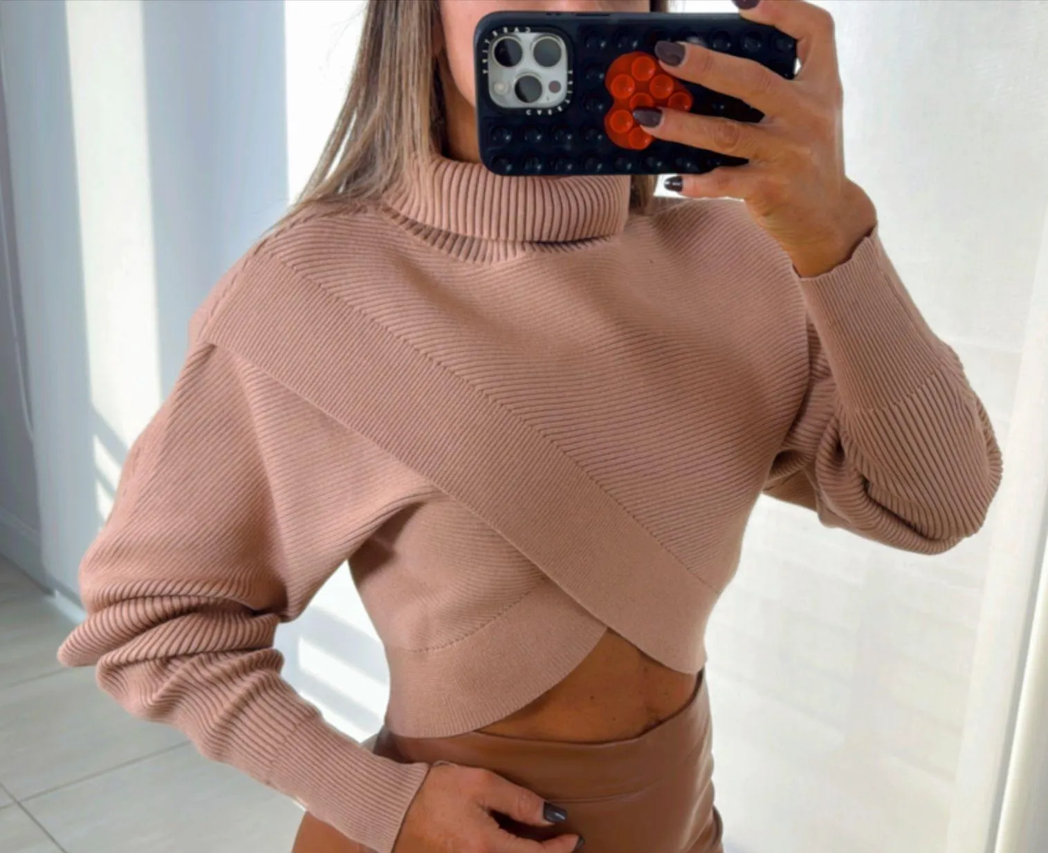 9691 Turtleneck long sleeve crop sweater