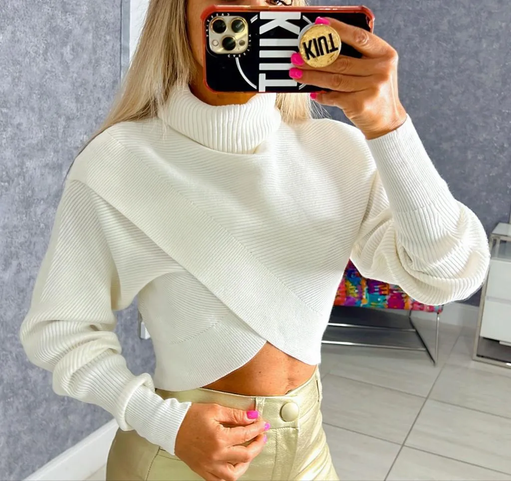 9691 Turtleneck long sleeve crop sweater