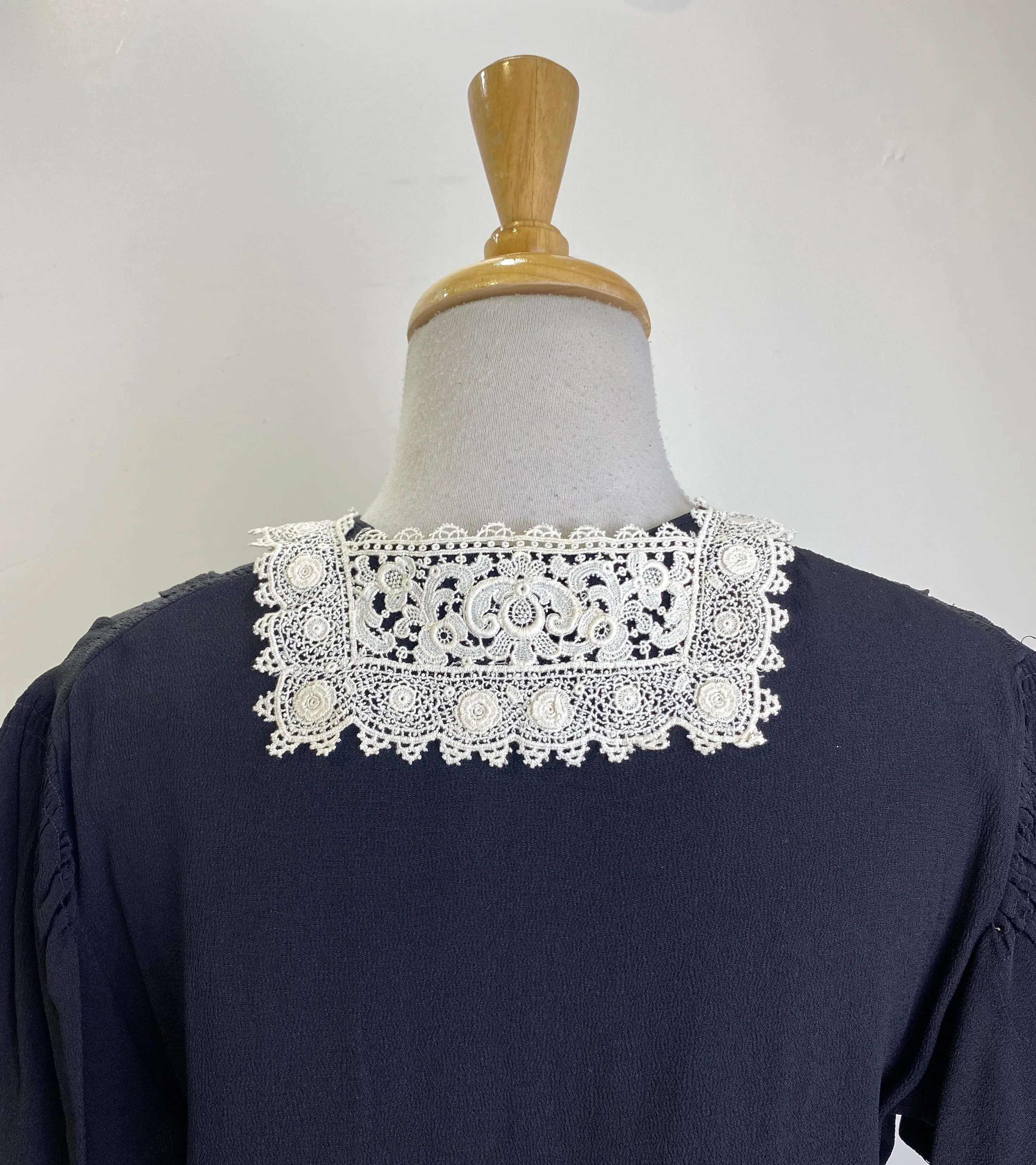 Antique Edwardian White Irish Crochet Lace Collar