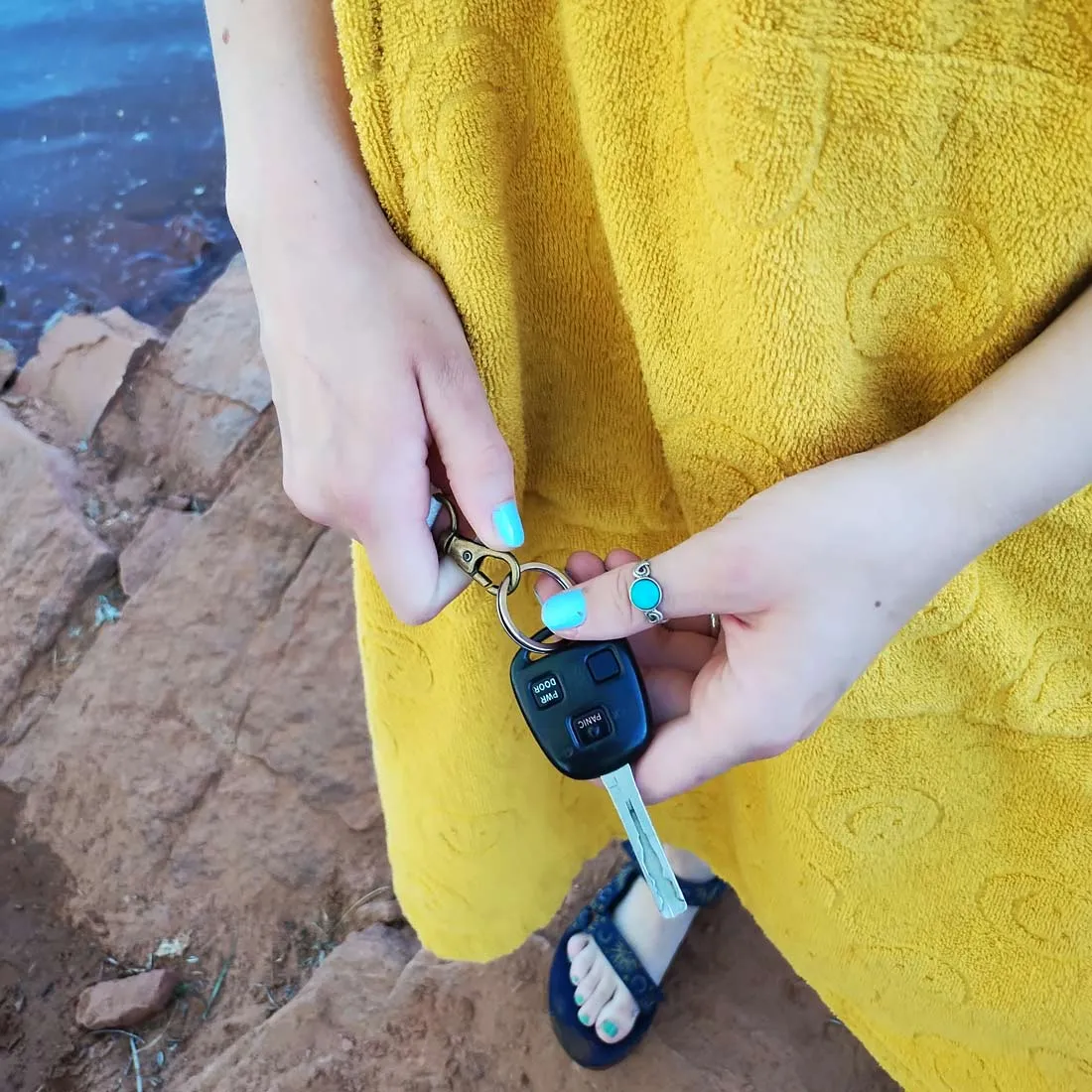 Shoreline Hooded Poncho Sunshine Smiley Yellow