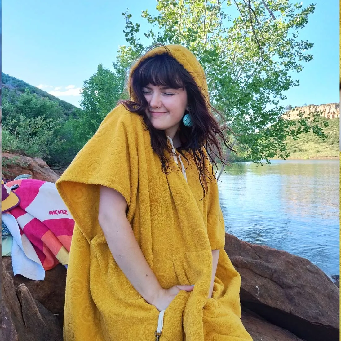 Shoreline Hooded Poncho Sunshine Smiley Yellow