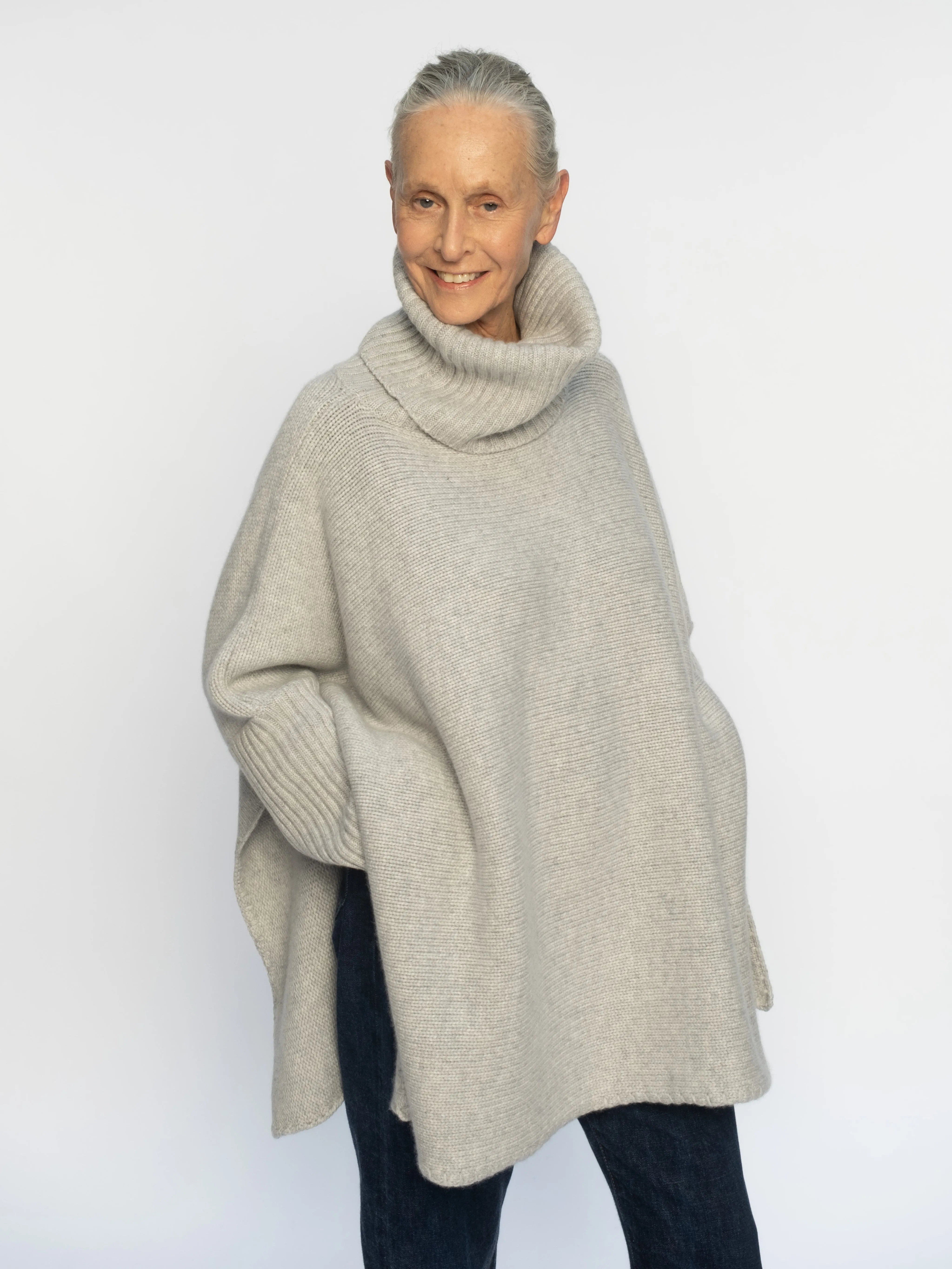 THE ROLLNECK PONCHO |EARL GREY